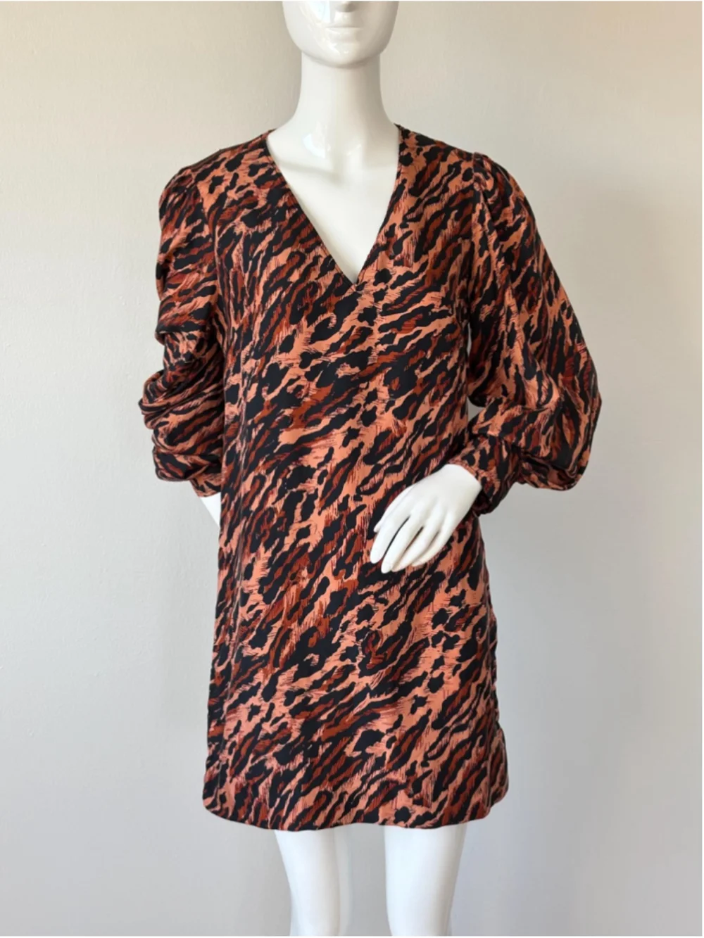 Sandro Paris Silk Leopard Print Dress FR 38 (M) V-Neck Puff Sleeve Mini Designer - Picture 3 of 9